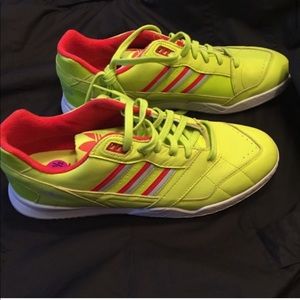 Adidas A. R. Trainer 10.5 men’s tennis shoe. NWT